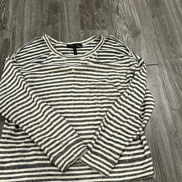 EUC BCBG Eznei Sweater with Cutouts size medium - Picture 2 of 8